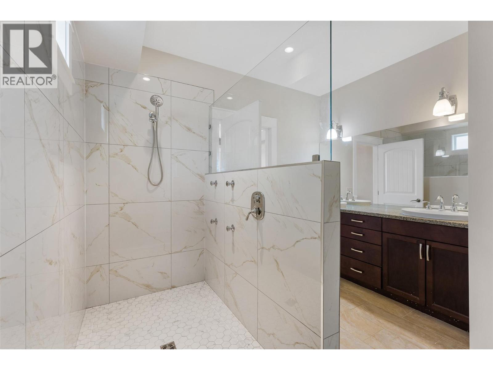 2492 Lago Vista Street, Kelowna - Image 1