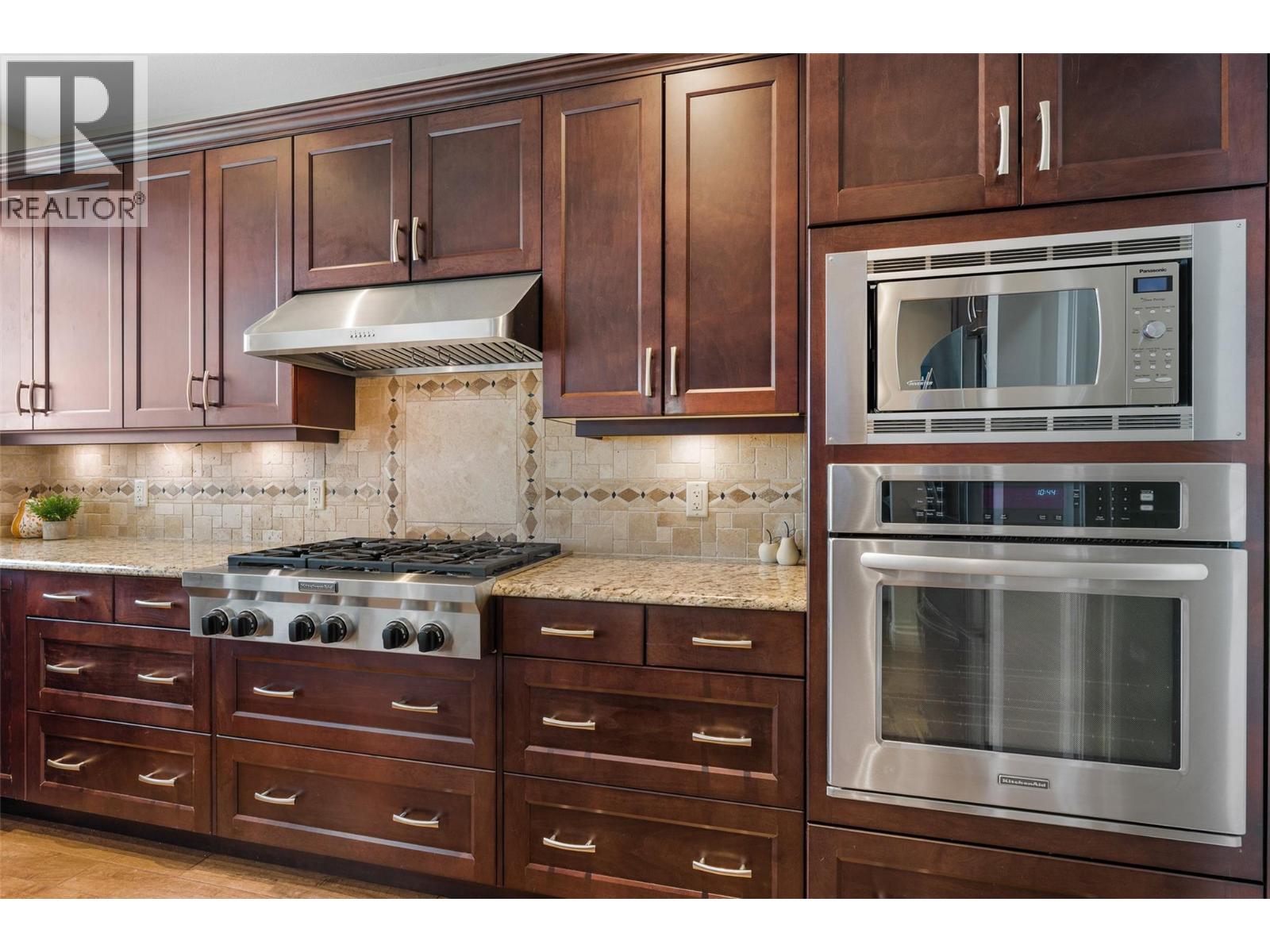 2492 Lago Vista Street, Kelowna - Image 1