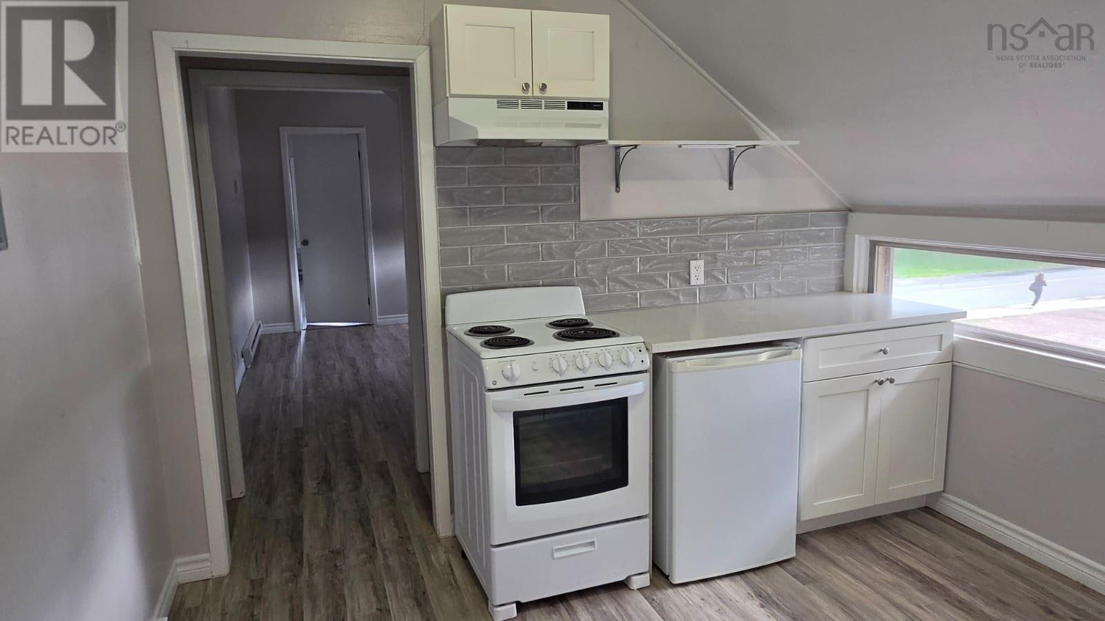 104 Lorne photo 4