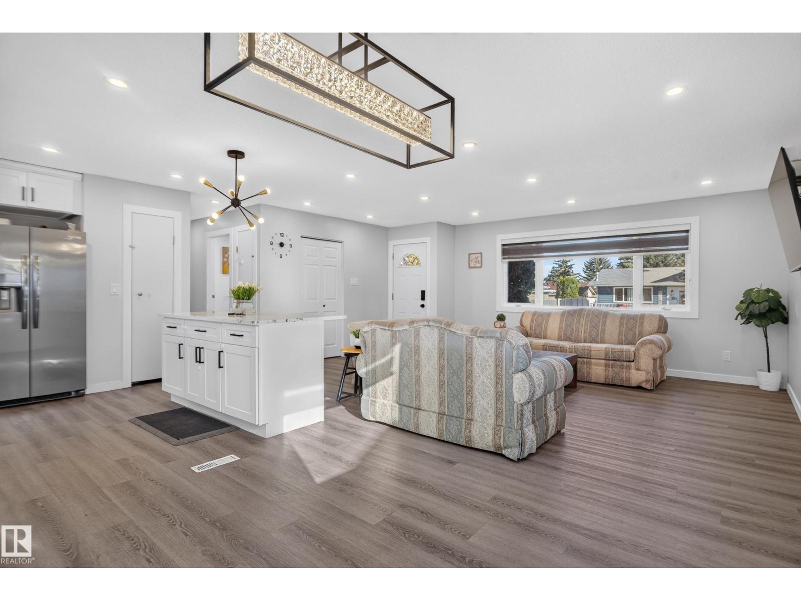 67 HENRY AV NW, Edmonton — photo 13
