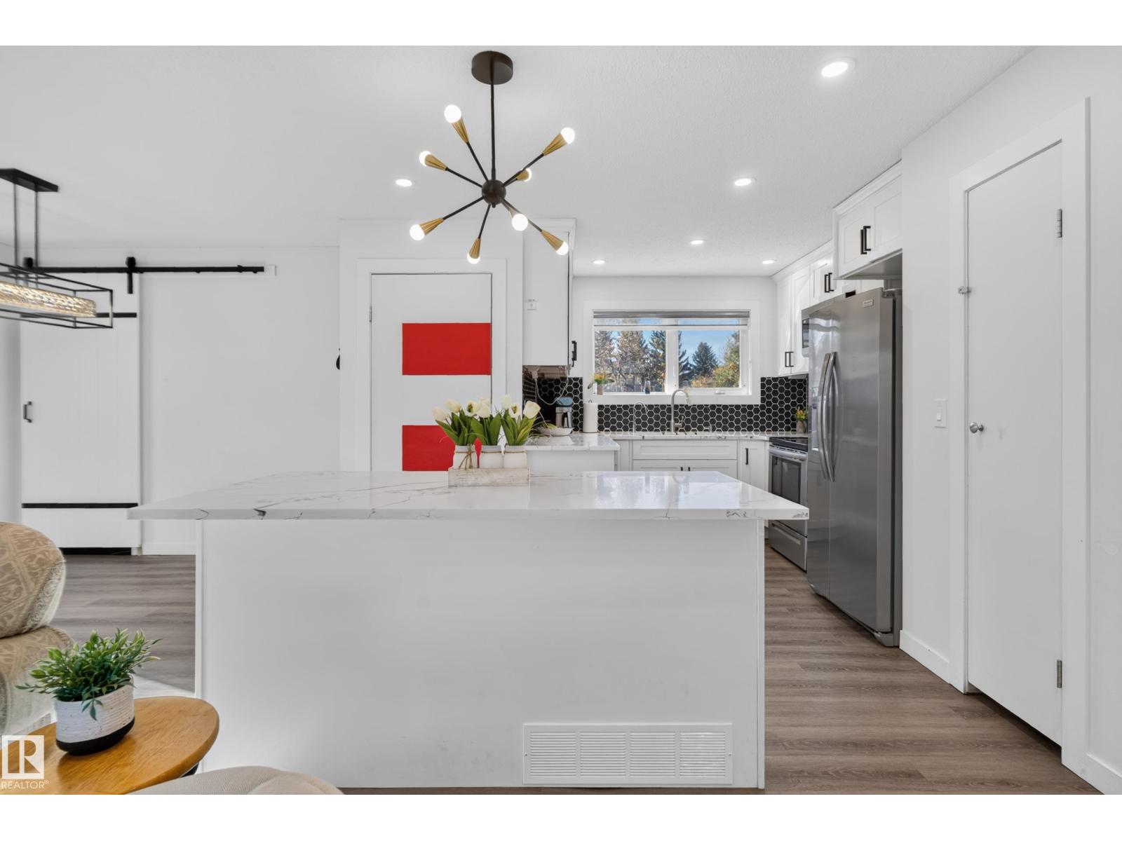 67 HENRY AV NW, Edmonton — photo 18
