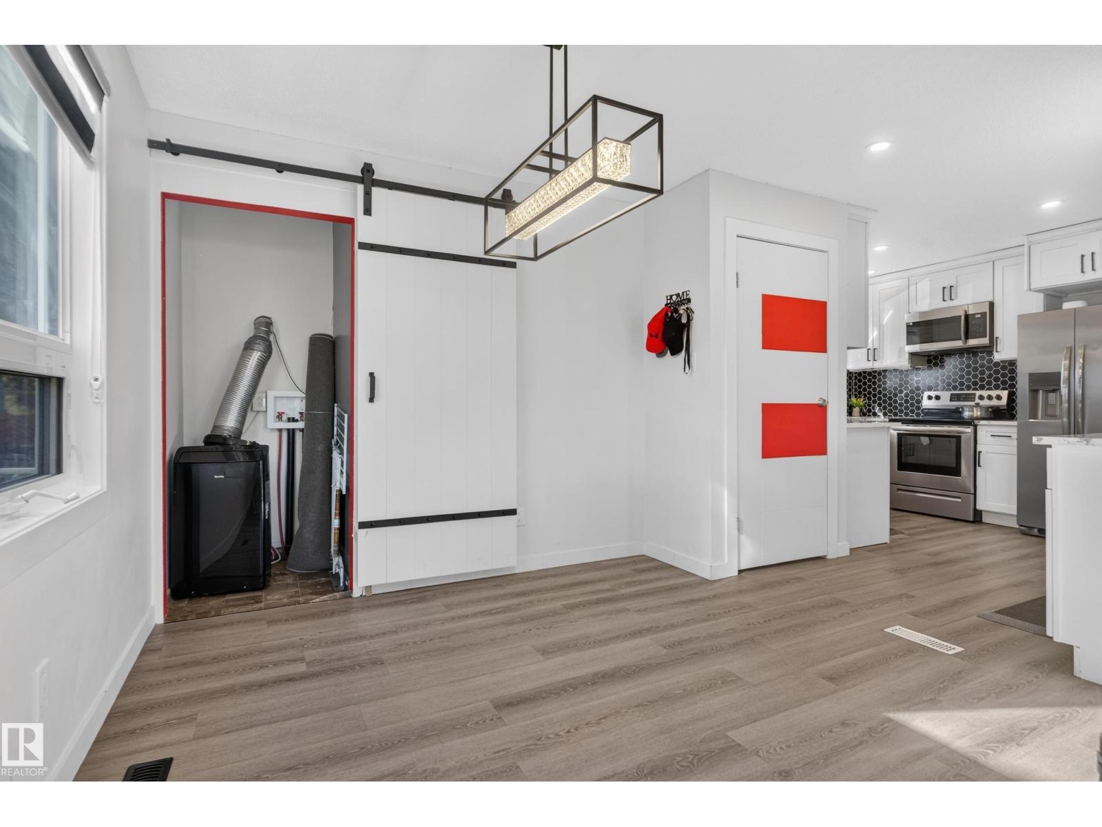 67 HENRY AV NW, Edmonton — photo 16