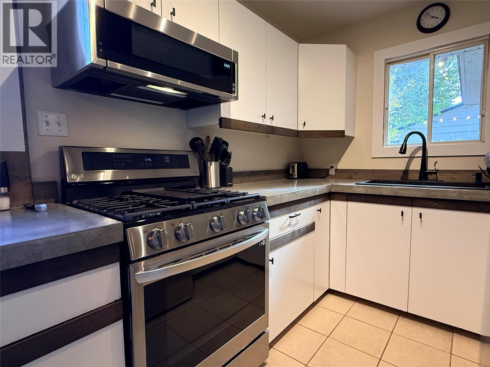 7272 19th Street, Grand Forks - Image 1