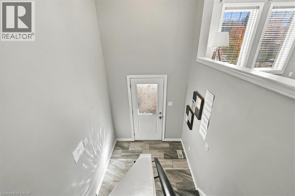 70 WILLOWRUN Drive Unit# M1 — photo 3