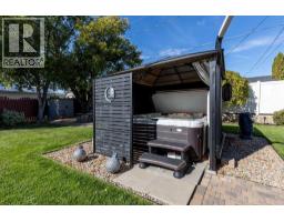 1654 10 Avenue Ne, Medicine Hat, AB T1A6G5 Photo 41