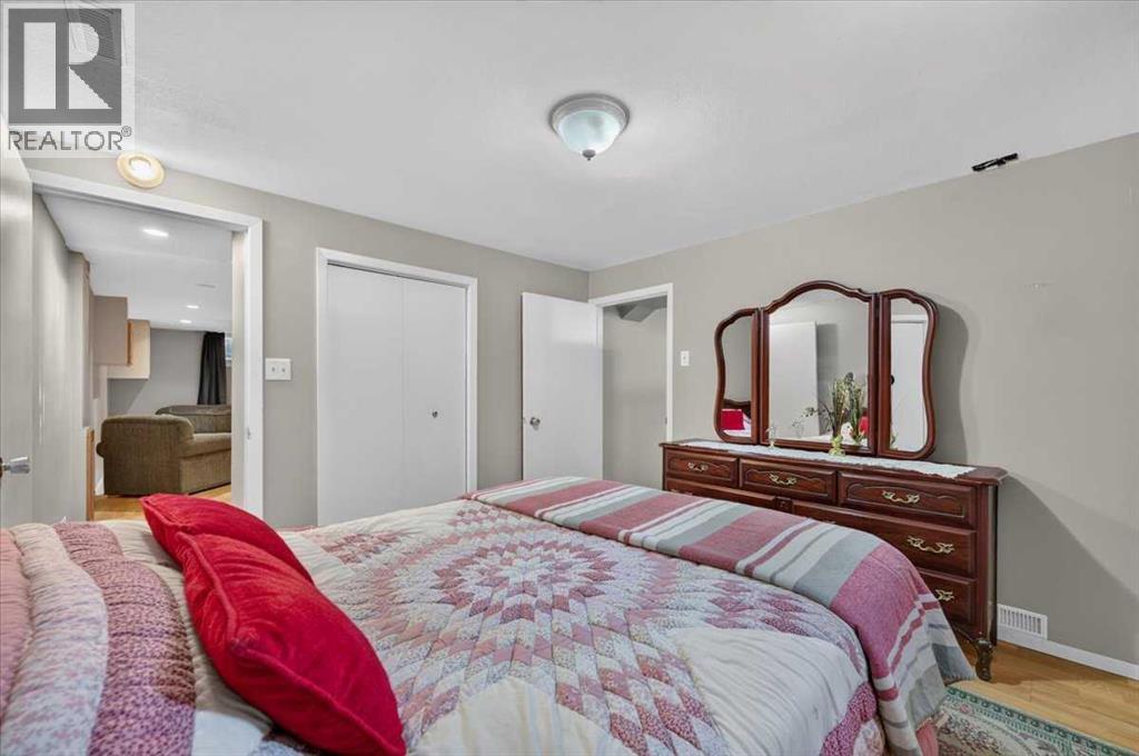 8331 33 Avenue NW photo 40