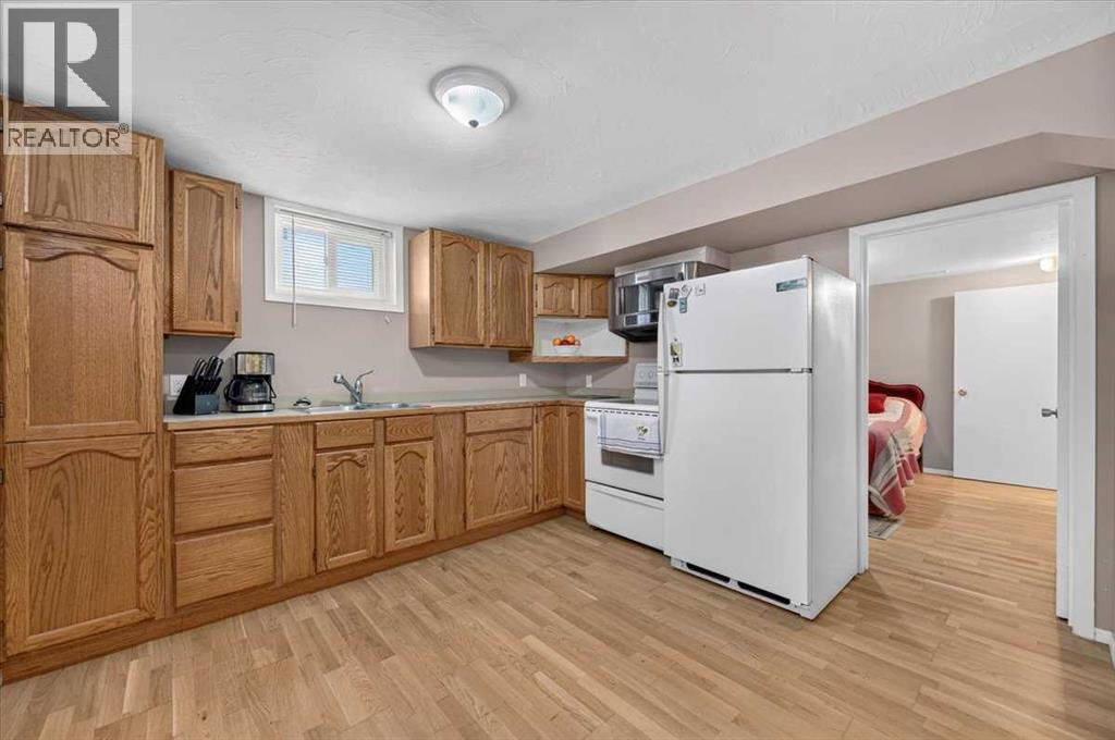 8331 33 Avenue NW photo 37