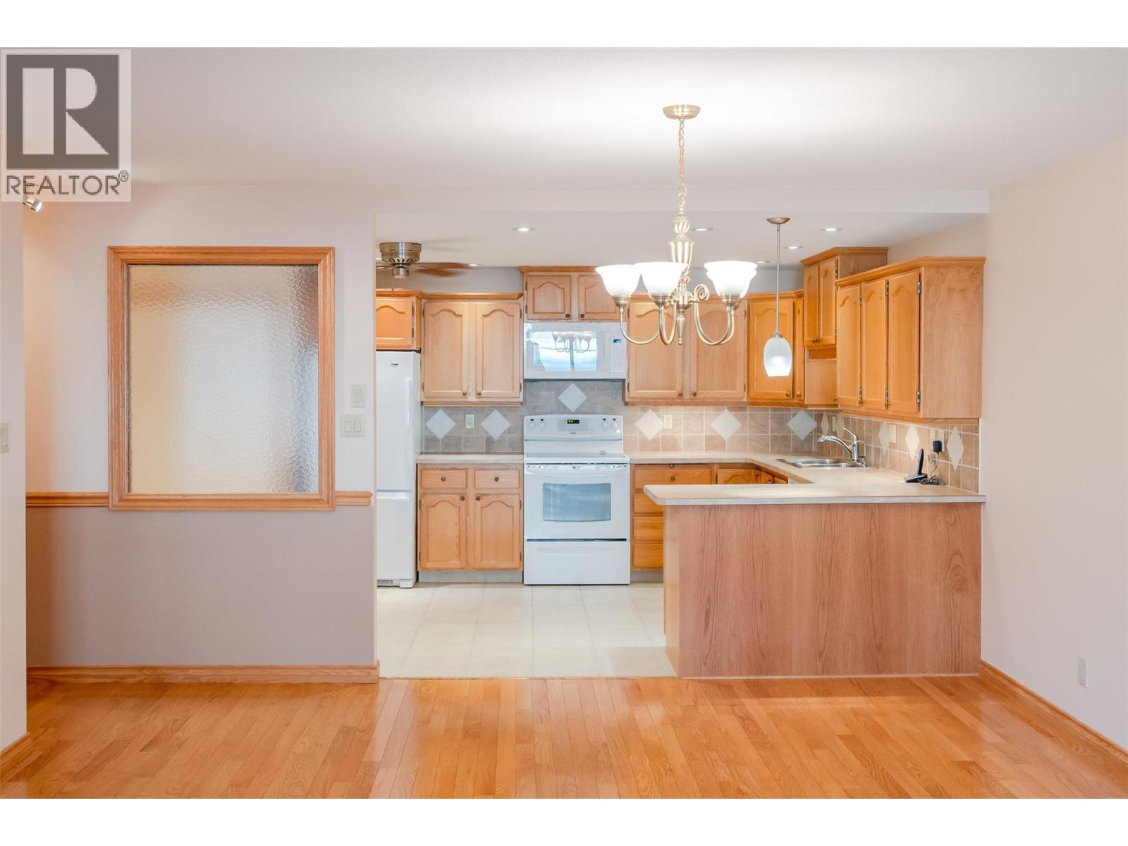 204 195 Warren Avenue West, Penticton
