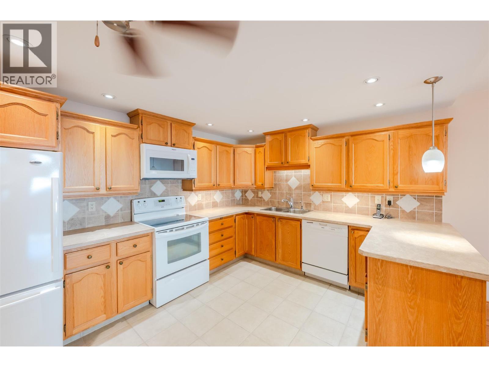 204 195 Warren Avenue West, Penticton