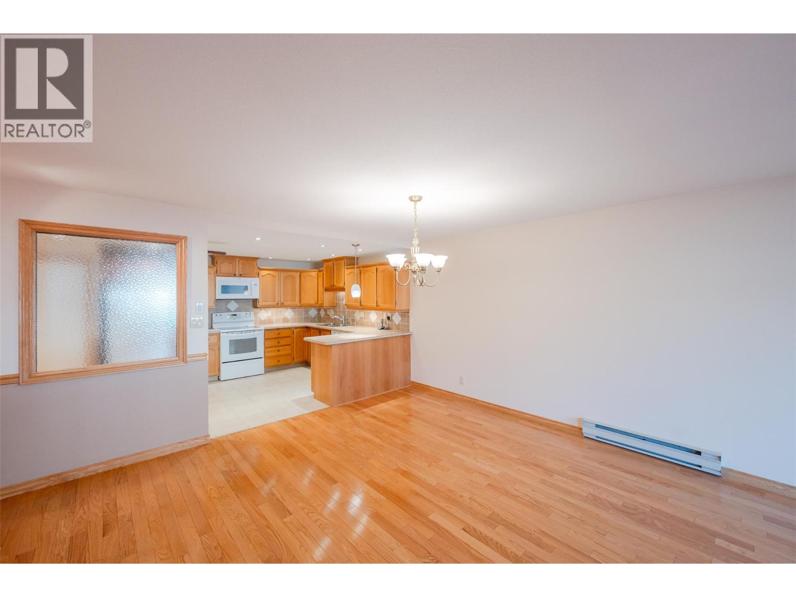 204 195 Warren Avenue West, Penticton