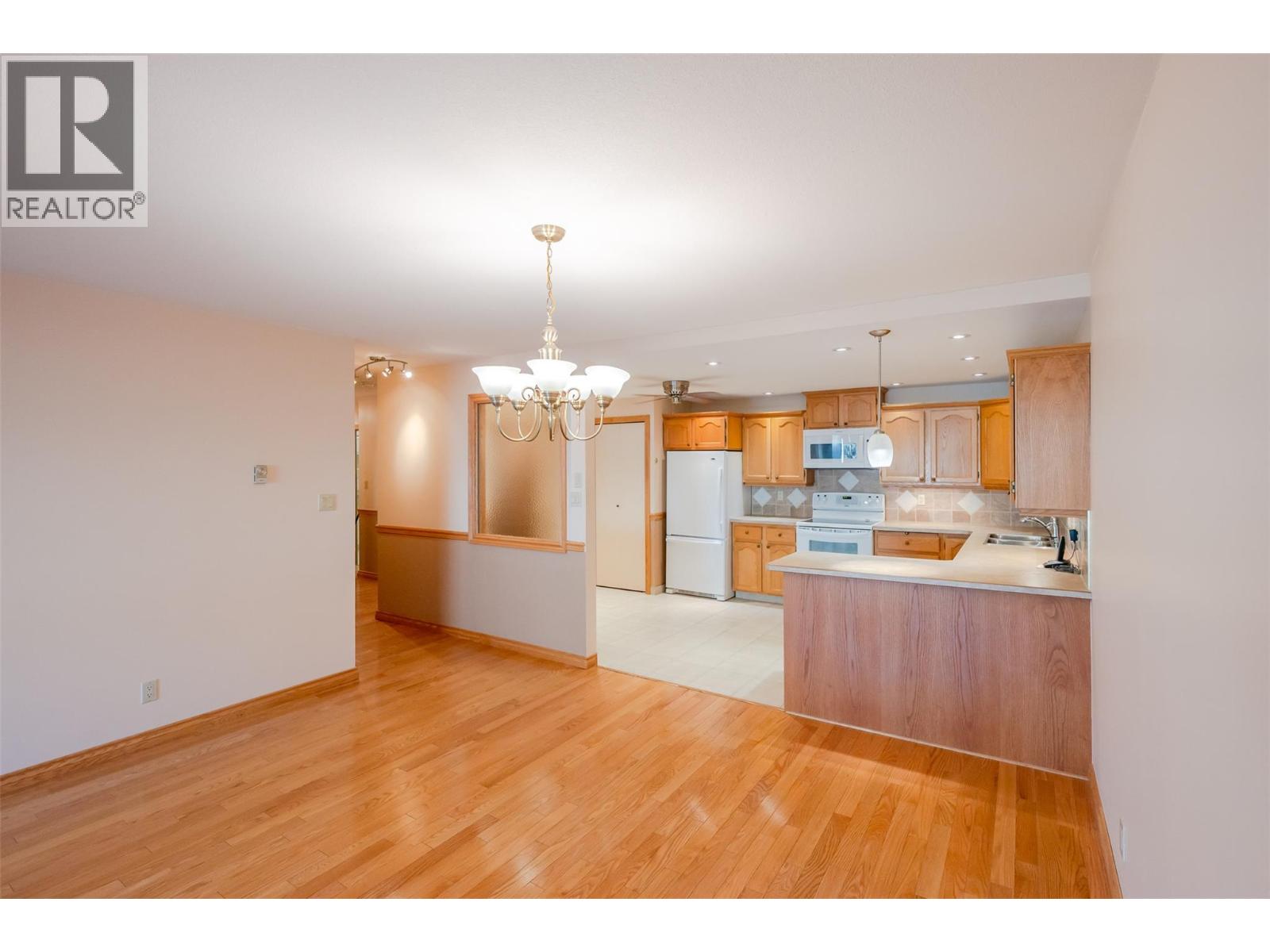 204 195 Warren Avenue West, Penticton