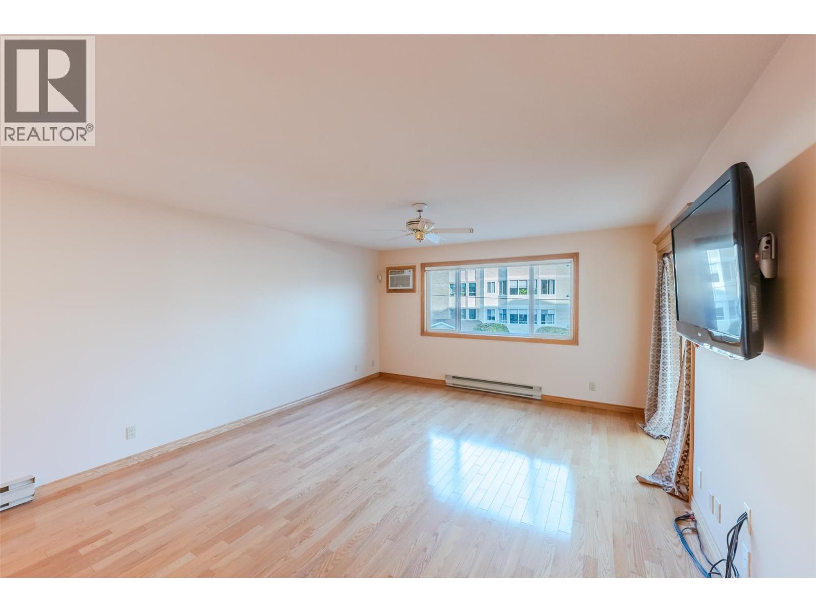 204 195 Warren Avenue West, Penticton