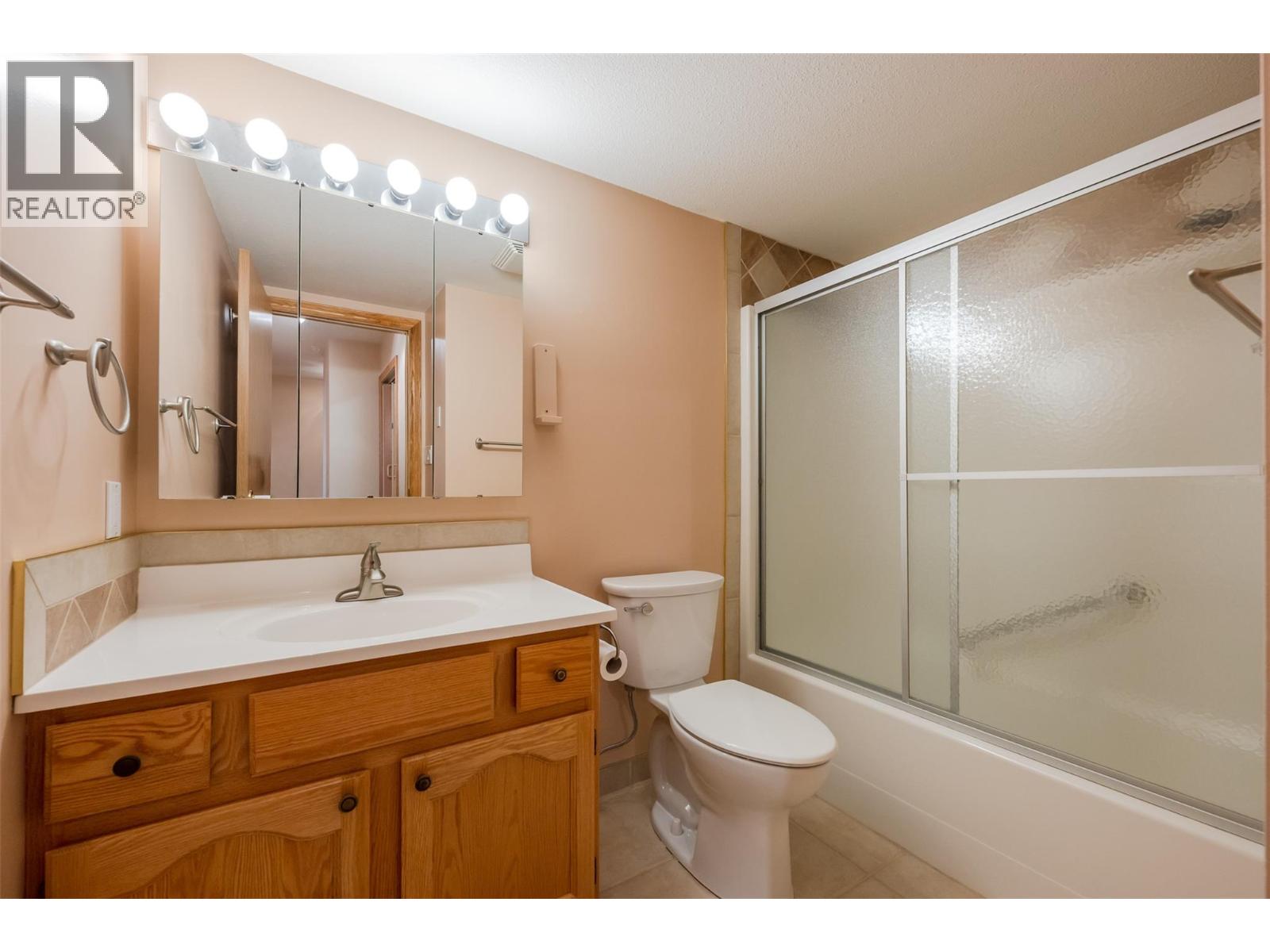 204 195 Warren Avenue West, Penticton