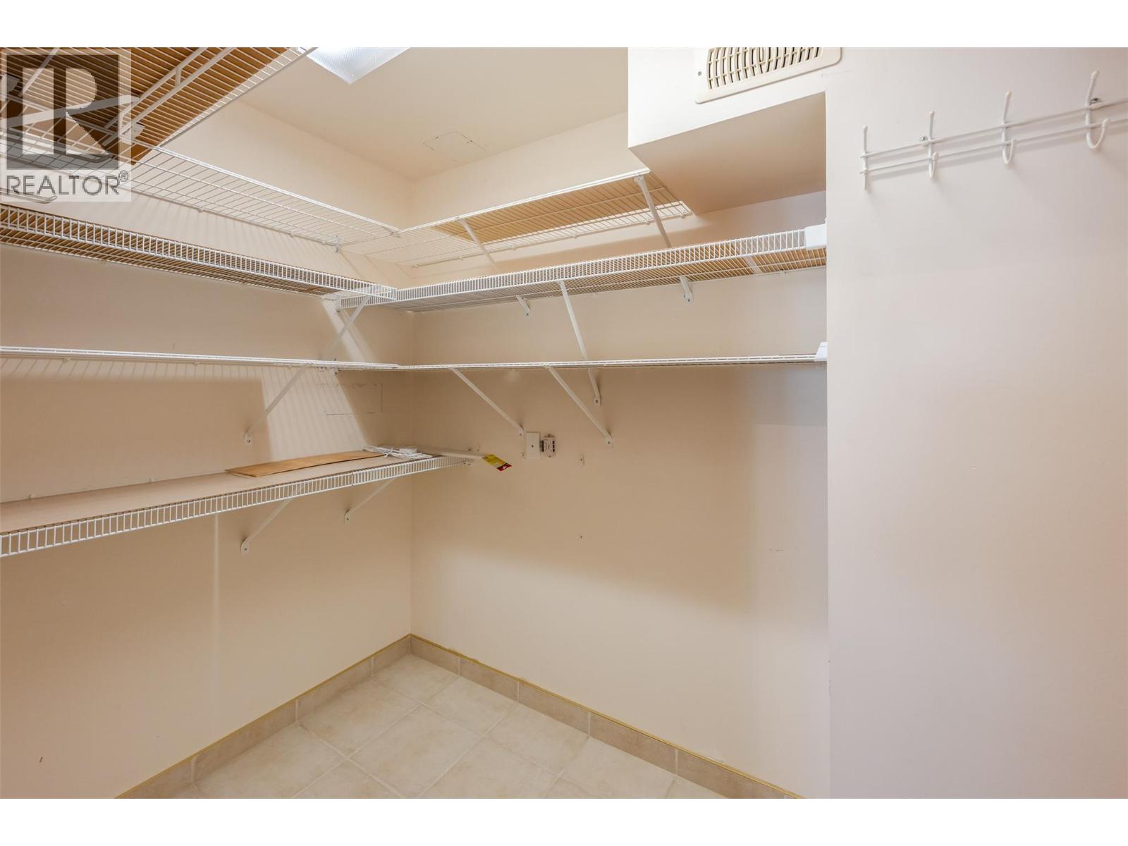 204 195 Warren Avenue West, Penticton