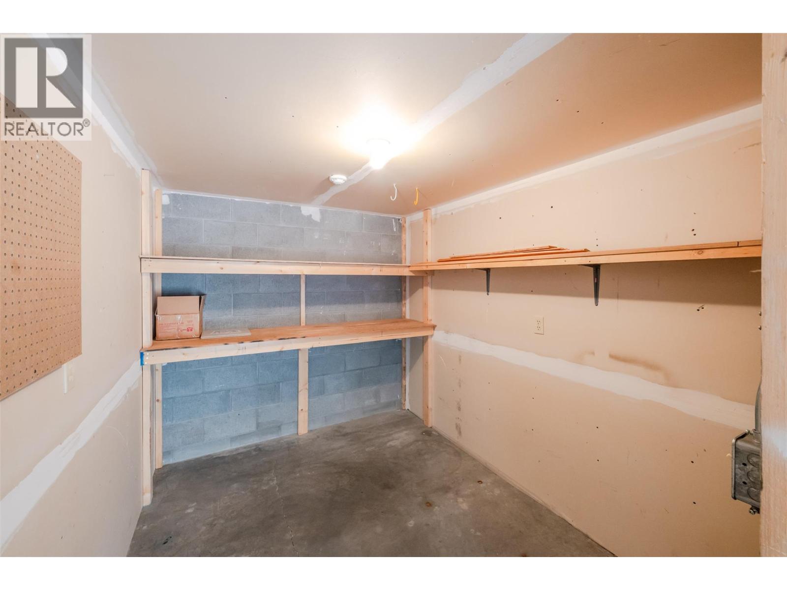 204 195 Warren Avenue West, Penticton