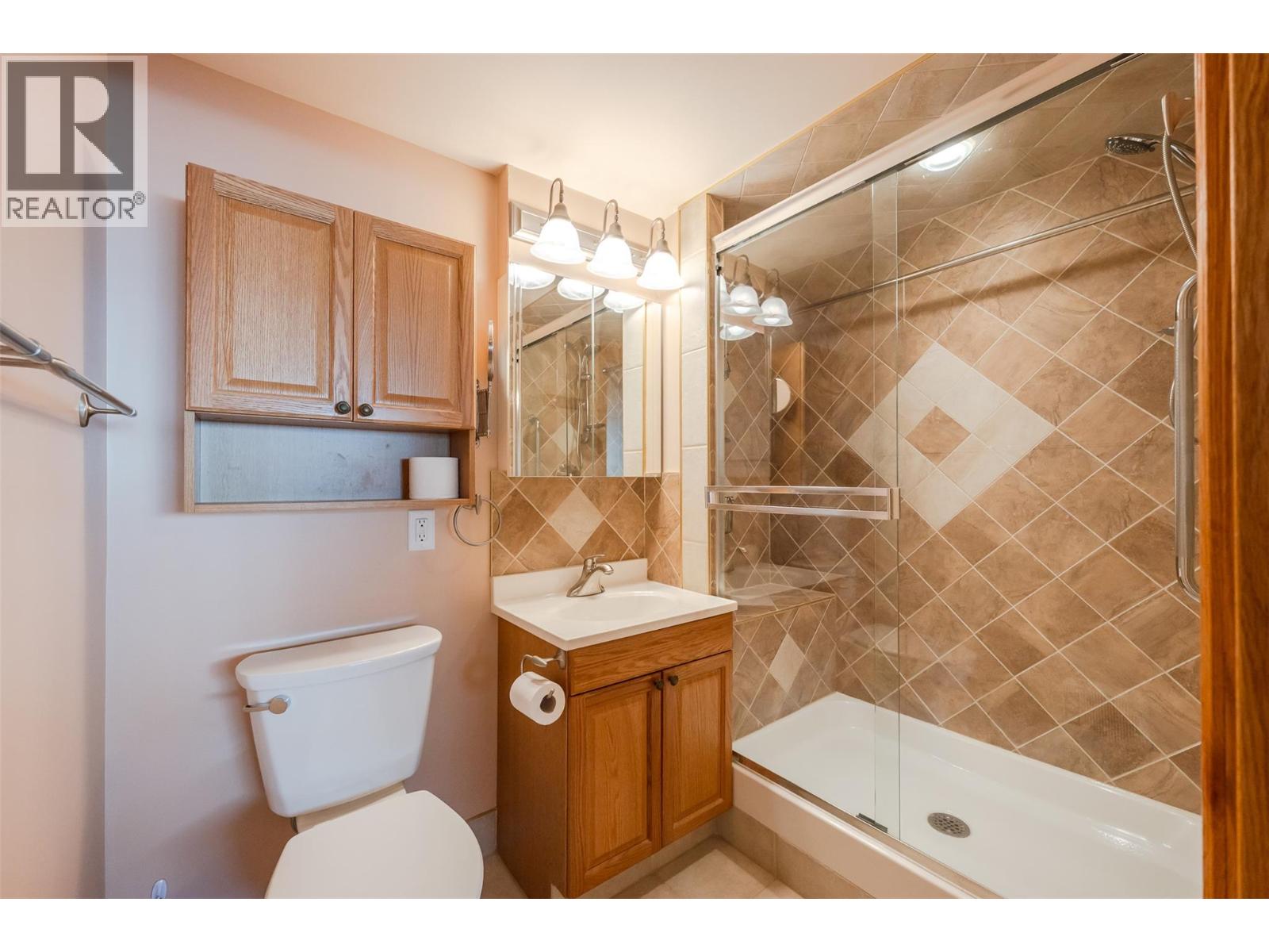 204 195 Warren Avenue West, Penticton