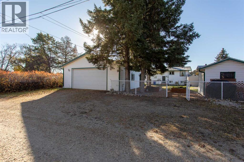 Listing photo – 5724 55 Avenue, Lacombe