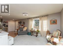 Living room - 5724 55 Avenue, Lacombe, AB T4L1L8 Photo 6