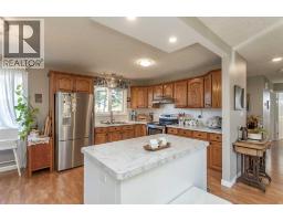 3pc Bathroom - 5724 55 Avenue, Lacombe, AB T4L1L8 Photo 8
