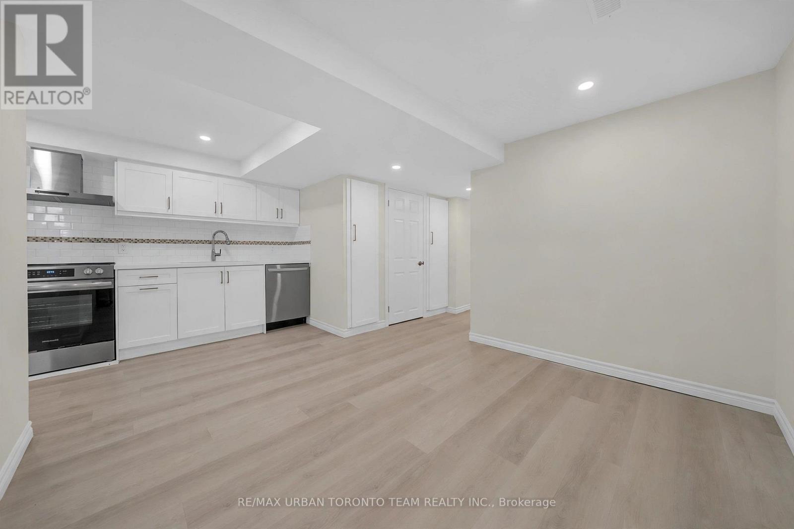 LOWER - 3517 ST CLAIR AVENUE, Toronto (Clairlea-Birchmount) — photo 3