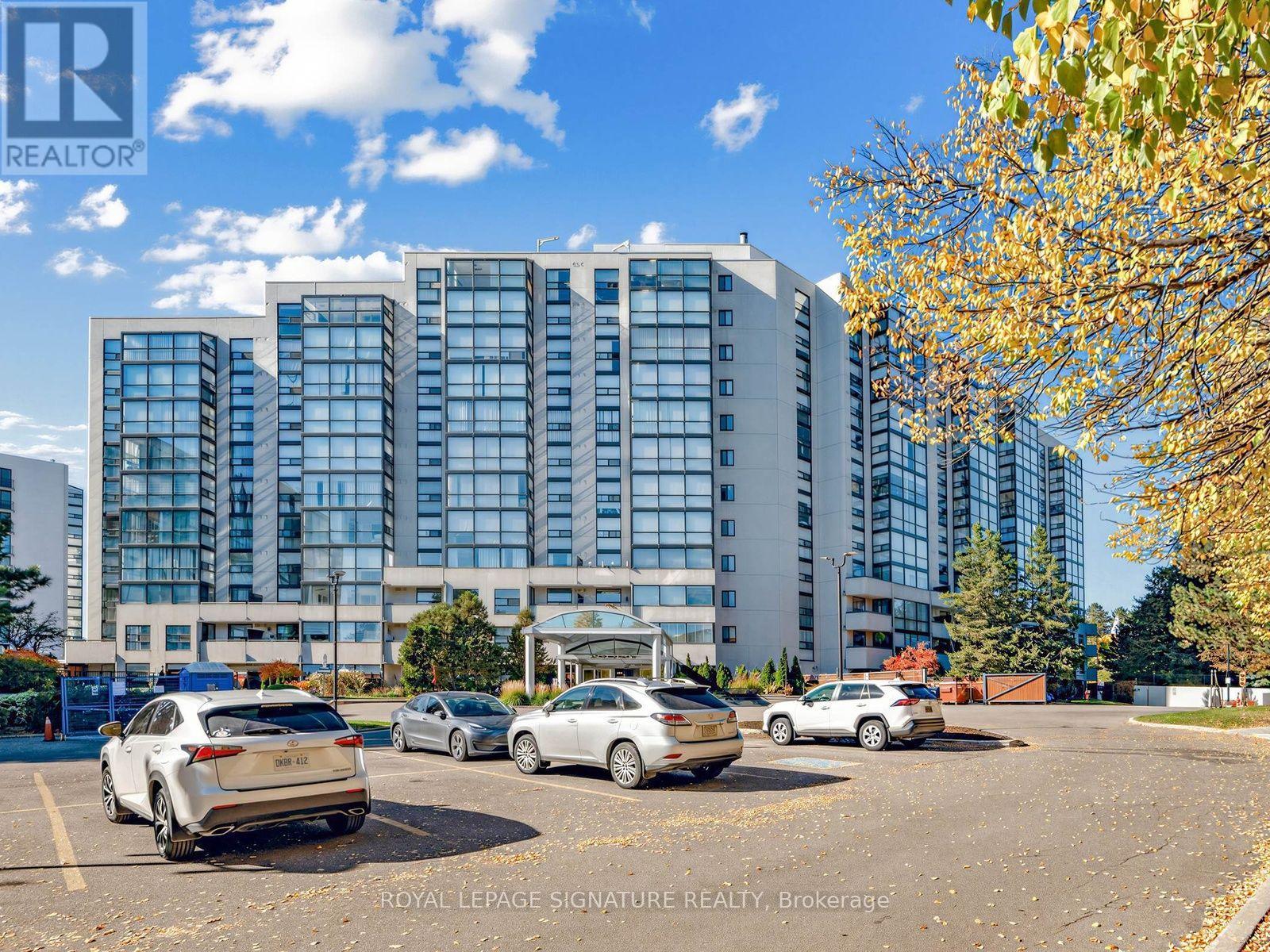 303- 20 Harding Boulevard West, Richmond Hill, ON