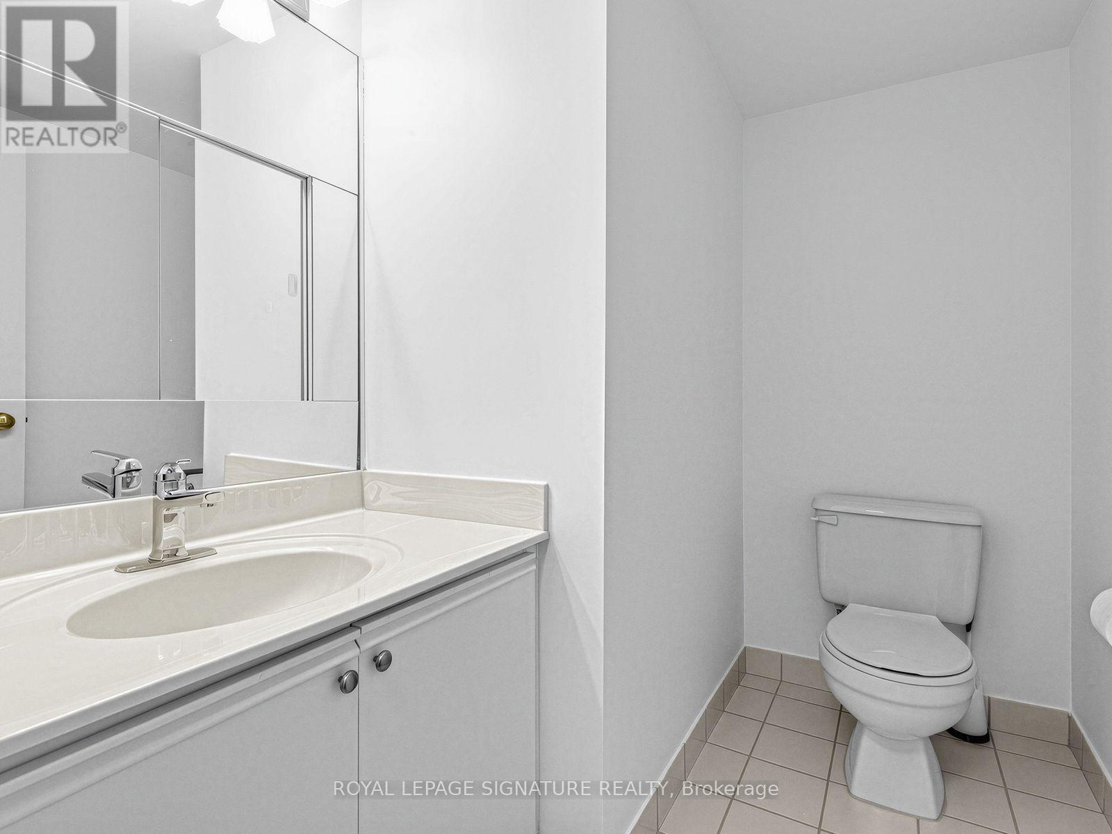 303- 20 Harding Boulevard West, Richmond Hill, ON photo 12