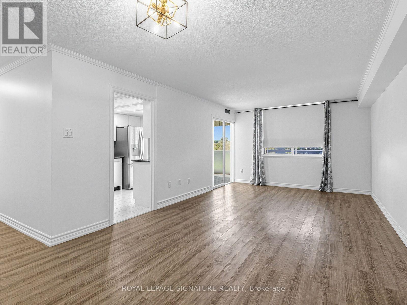 303- 20 Harding Boulevard West, Richmond Hill, ON photo 5