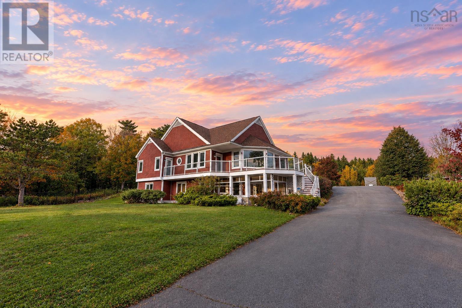 2140 Waverley photo 5