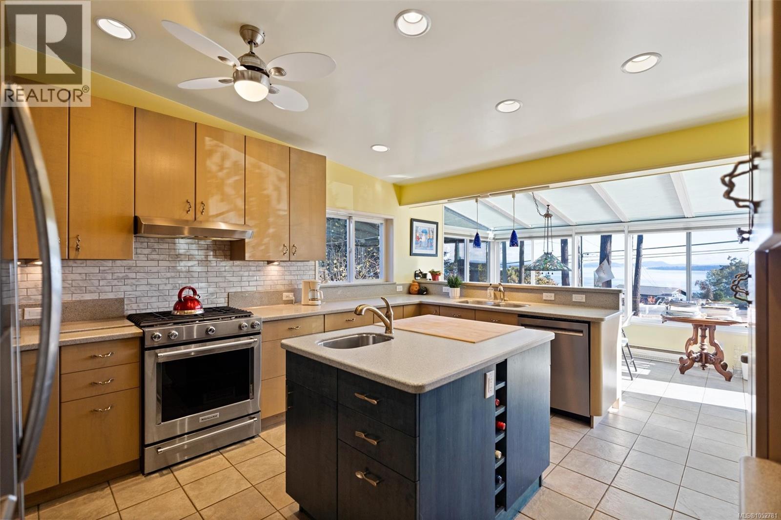 8698 East Saanich Rd, North Saanich - Image 1