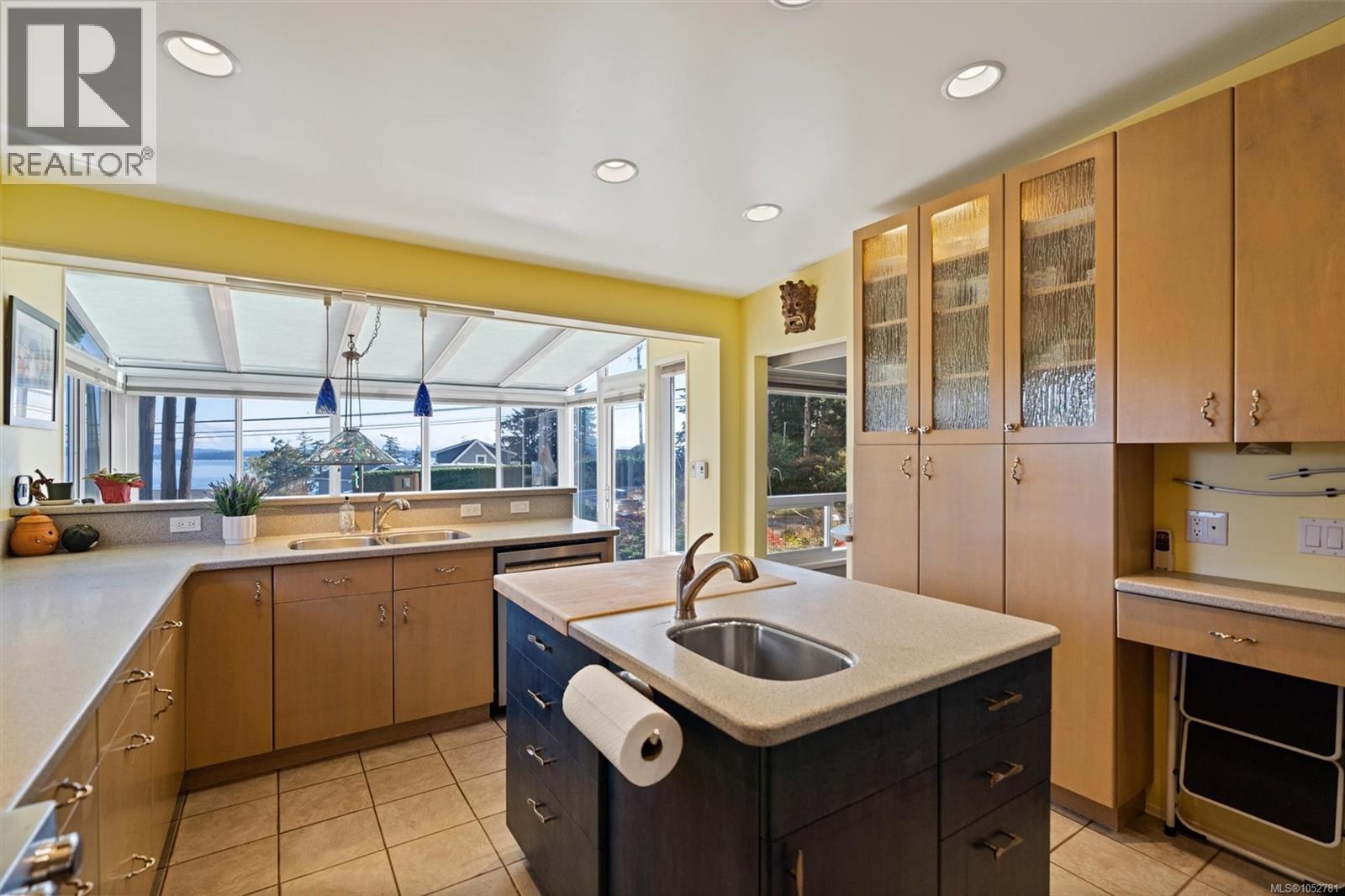 8698 East Saanich Rd, North Saanich - Image 1