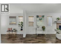 4pc Bathroom - 105 Saddlecrest Green Ne, Calgary, AB T3J5N5 Photo 7