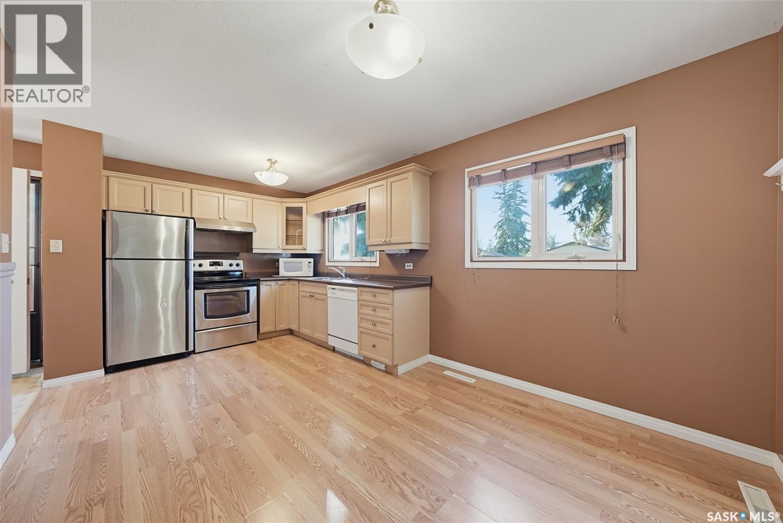 404 5th AVENUE E, Watrous — photo 11
