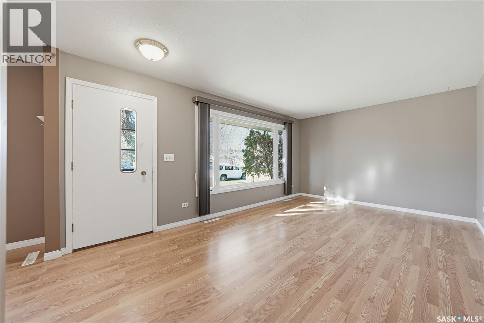 404 5th AVENUE E, Watrous — photo 4