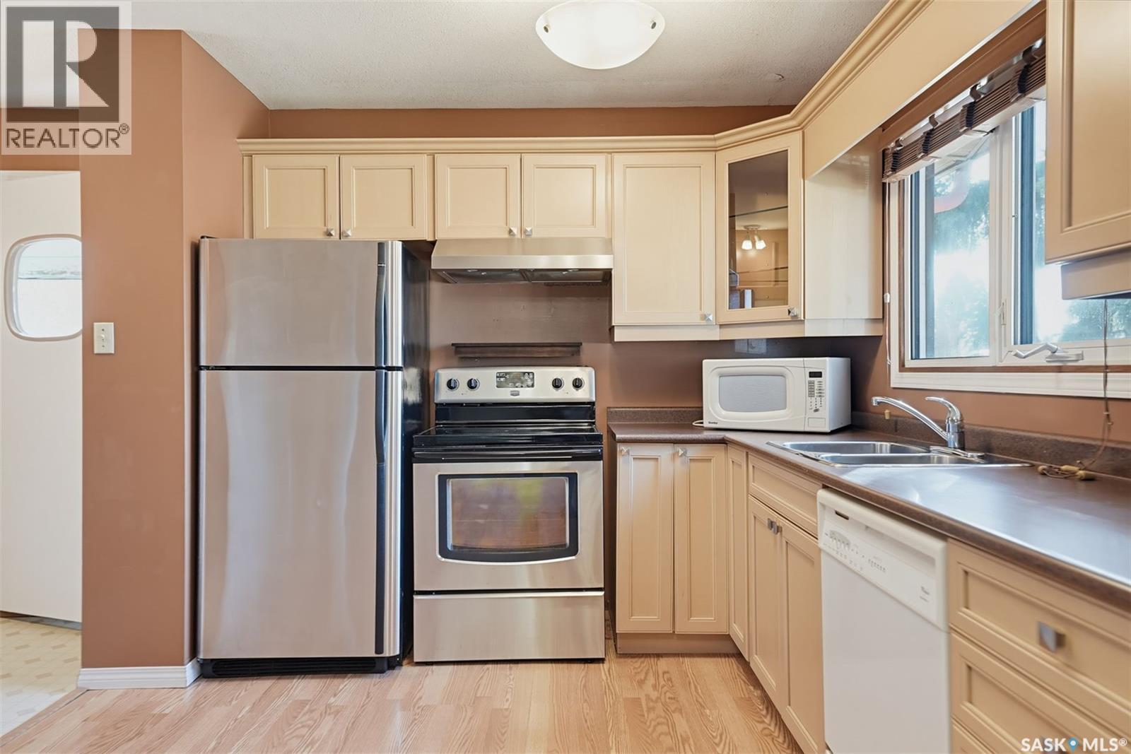 404 5th AVENUE E, Watrous — photo 9