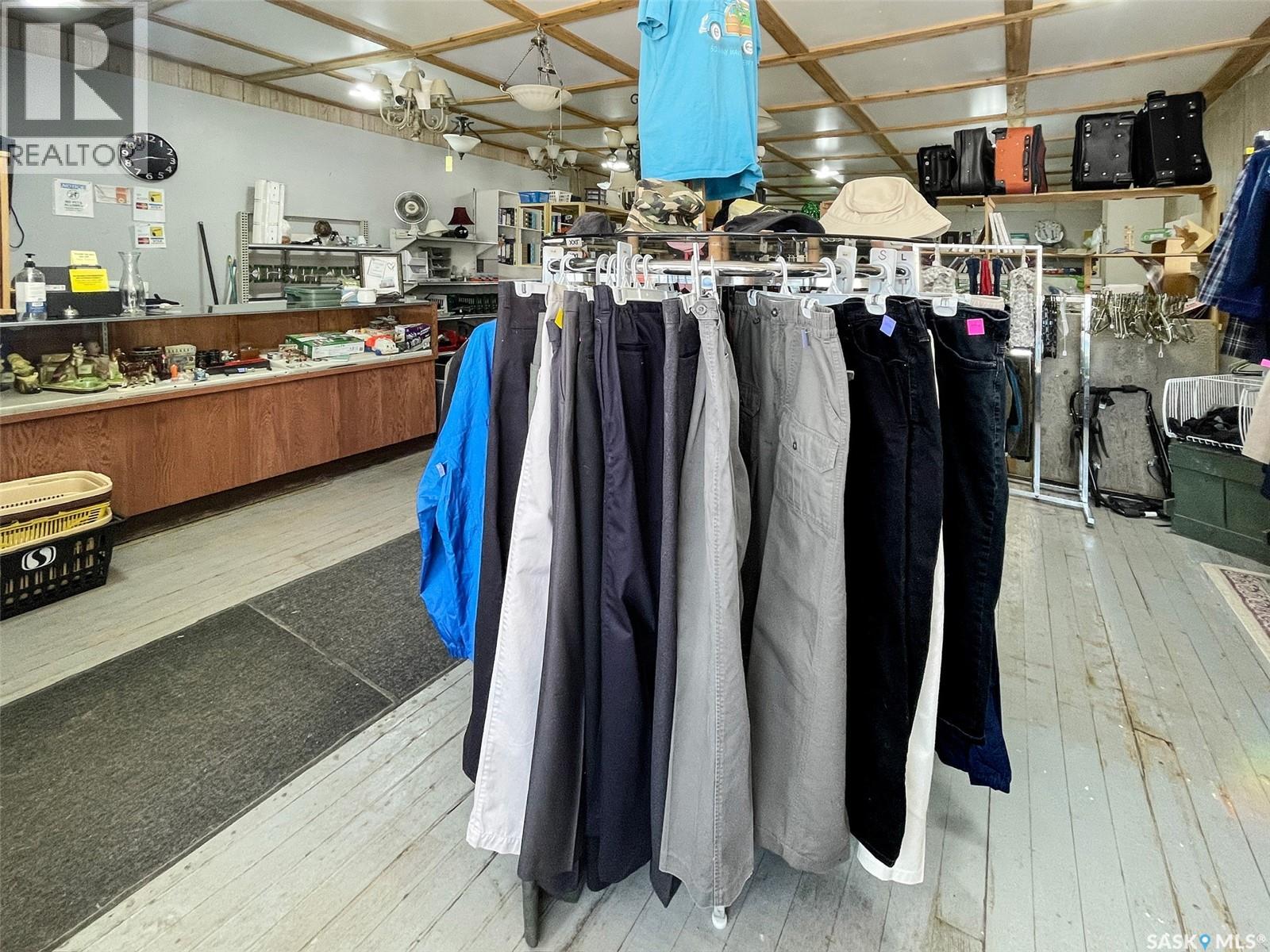 606 Herbert AVENUE, Herbert — photo 2