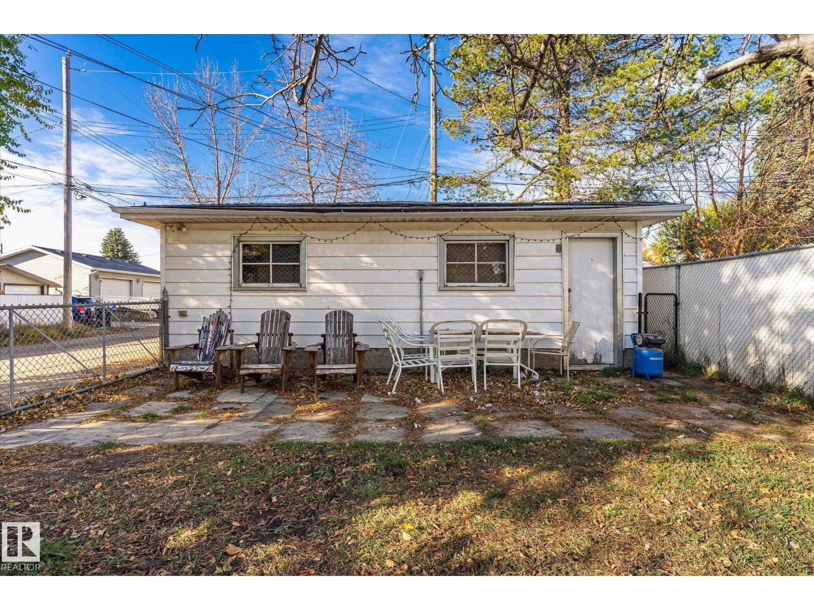 7308 77 ST NW - 37