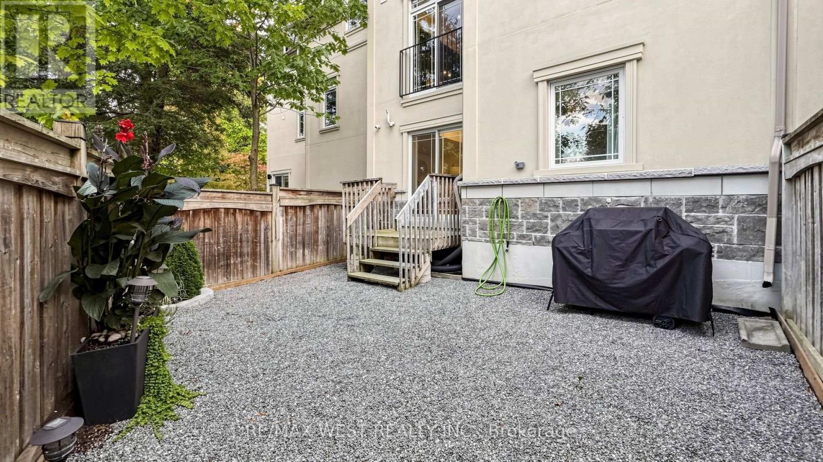112 Lake Avenue, Richmond Hill, ON photo 43