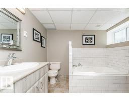 10439 14 Av Nw Nw, Edmonton, AB T6J5R7 Photo 35