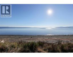 622 Hutton Rd, Comox, BC V9M3V5 Photo 19