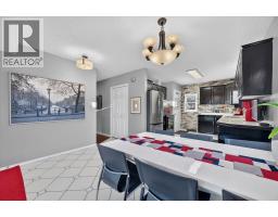 4pc Bathroom - 1184 Northmount Drive Nw, Calgary, AB T2L0C7 Photo 8