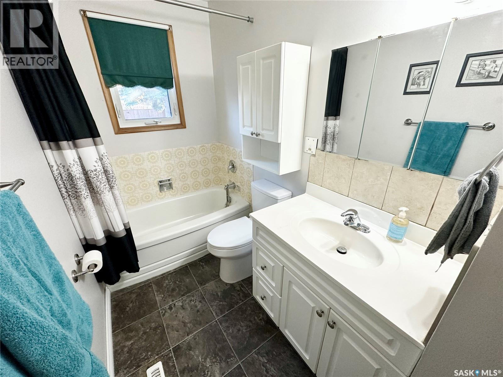 236 13th STREET NE, Weyburn — photo 12