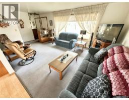 4pc Bathroom - 236 13th Street Ne, Weyburn, SK S4H1L2 Photo 8