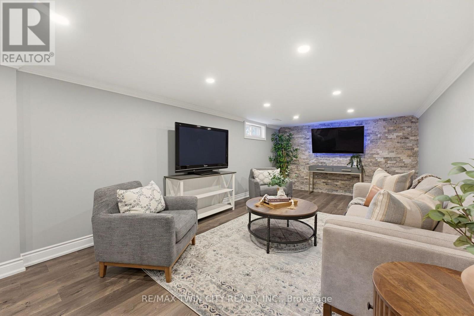 38 Varadi Avenue, Brantford, ON photo 17