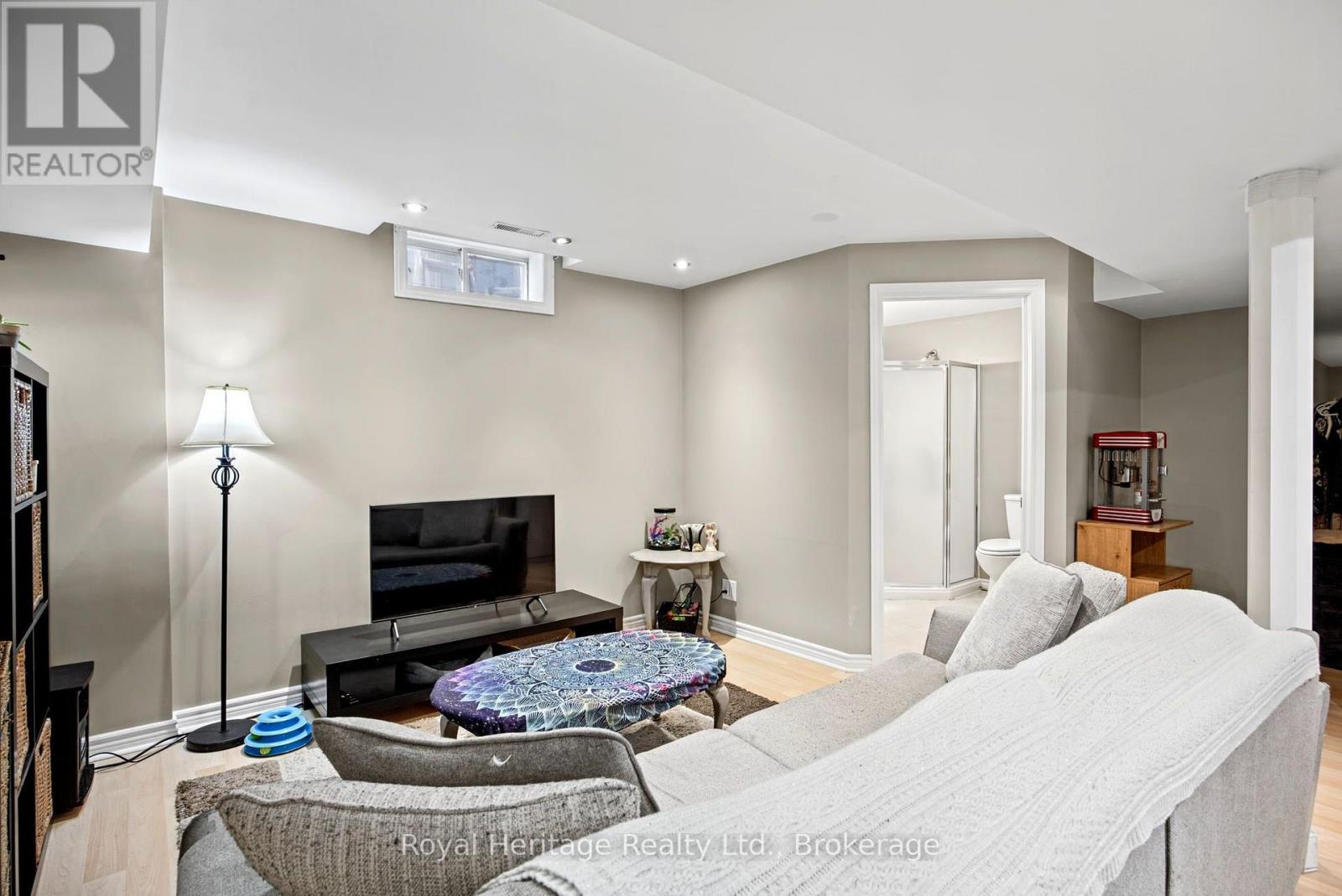 65 CRANBORNE CRESCENT - 21