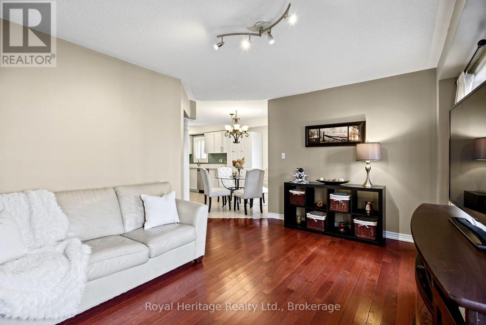 65 CRANBORNE CRESCENT - 11