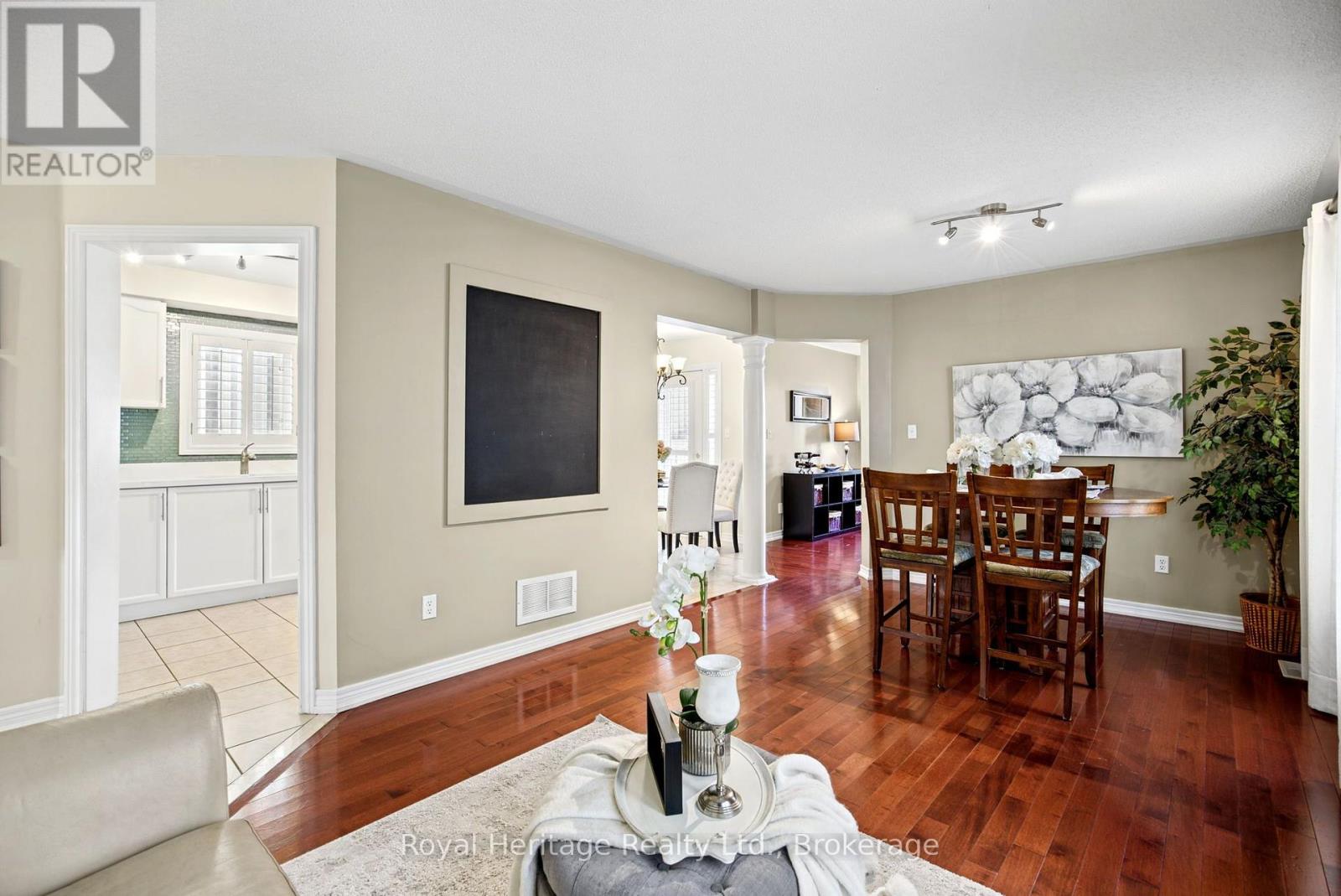 65 CRANBORNE CRESCENT - 4