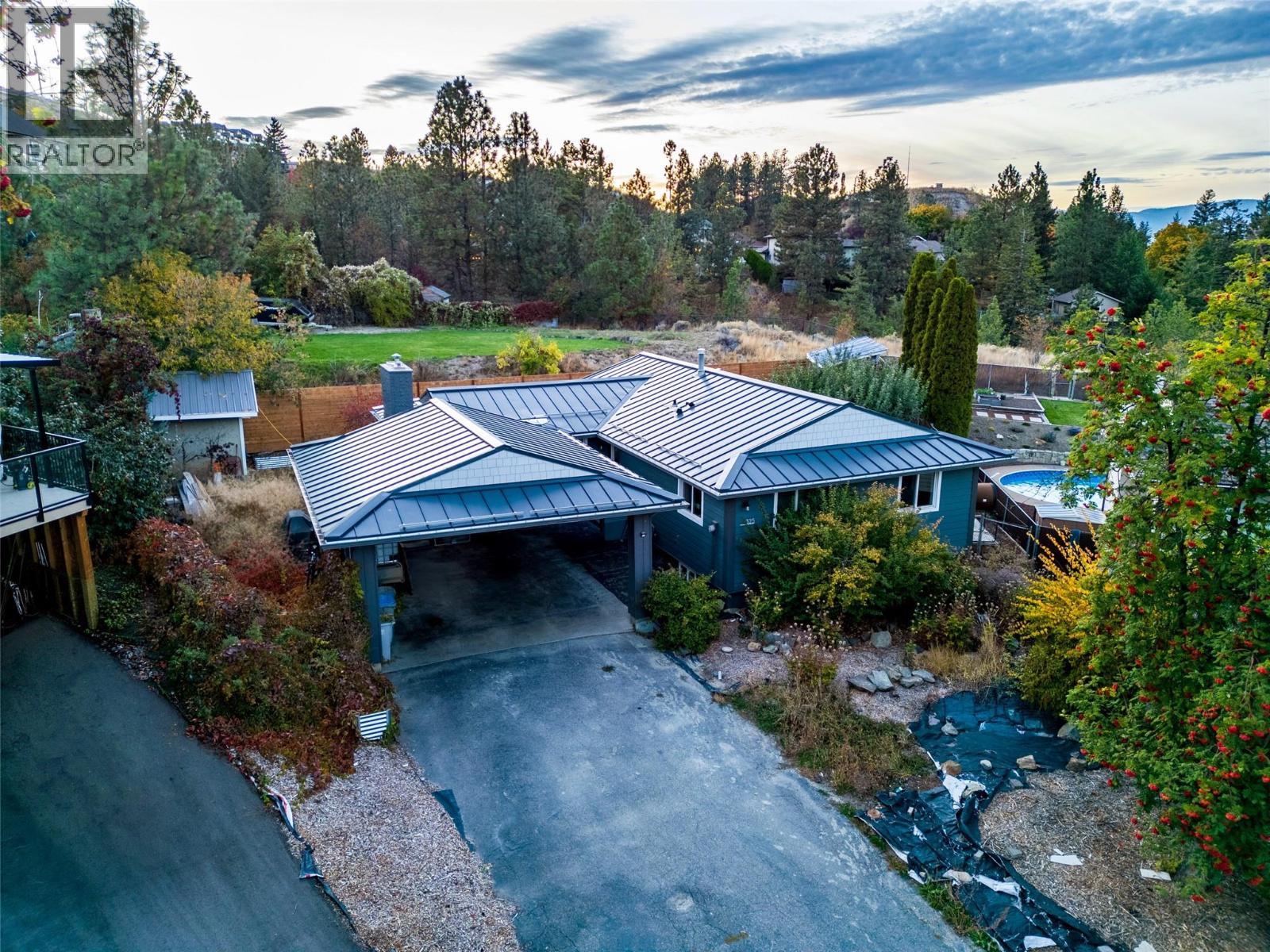 325 Whiteshield Crescent - 1