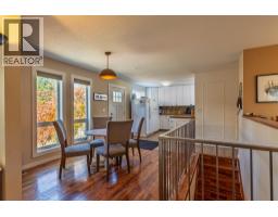 Kitchen - 325 Whiteshield Crescent, Kamloops, BC V2E1G3 Photo 14