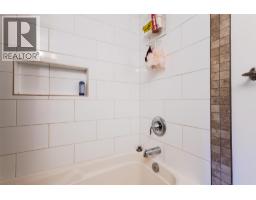 325 Whiteshield Crescent, Kamloops, BC V2E1G3 Photo 29