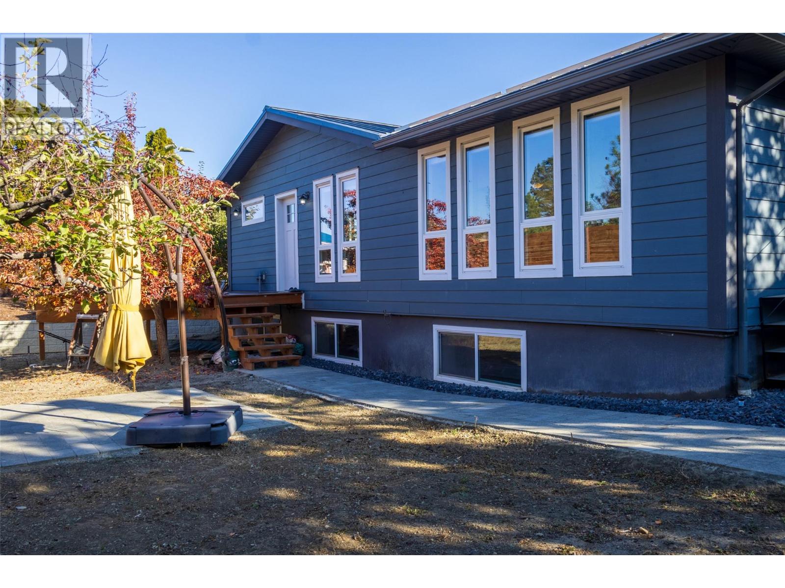 325 Whiteshield Crescent - 3